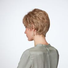 Load image into Gallery viewer, Kim Deluxe Petite Wig - Natural Image