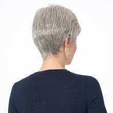 Load image into Gallery viewer, Jamie from Envy Wigs

